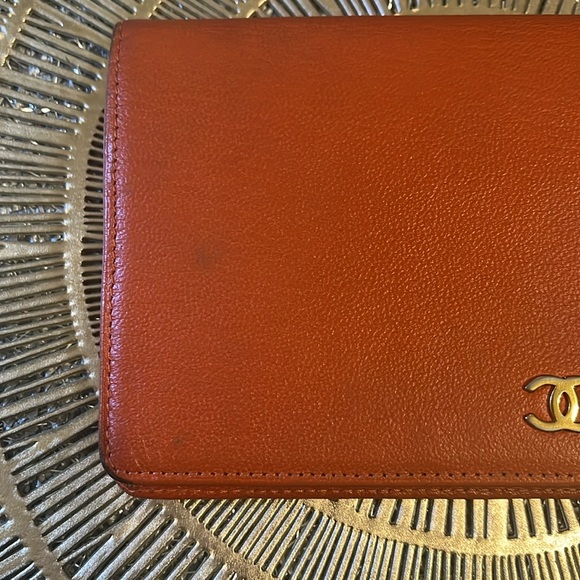 Well loved orange Chanel wallet - Picture 2 of 12